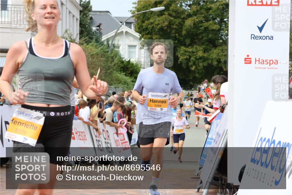 31.08.2025 - 21. Blankeneser Heldenlauf Strokosch-Dieckow http://msf.ph/oto/8695546 31.08.2025 12:31:04 Ziel 5160, 5329, 5269 meine-sportfotos.de