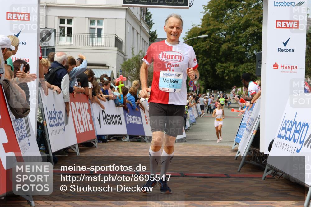 31.08.2025 - 21. Blankeneser Heldenlauf Strokosch-Dieckow http://msf.ph/oto/8695547 31.08.2025 12:25:49 Ziel 5150, 4158, 4331 meine-sportfotos.de