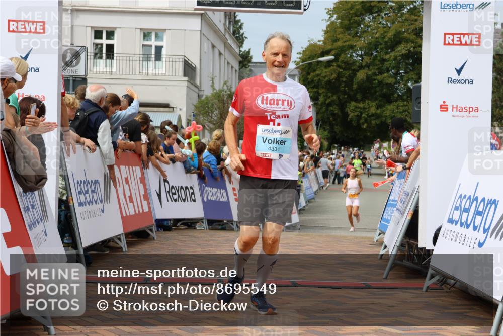 31.08.2025 - 21. Blankeneser Heldenlauf Strokosch-Dieckow http://msf.ph/oto/8695549 31.08.2025 12:25:49 Ziel 5150, 4158, 4331 meine-sportfotos.de