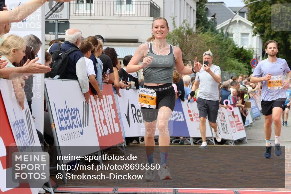 31.08.2025 - 21. Blankeneser Heldenlauf Strokosch-Dieckow http://msf.ph/oto/8695550 31.08.2025 12:31:03 Ziel 5160, 5329, 5269 meine-sportfotos.de
