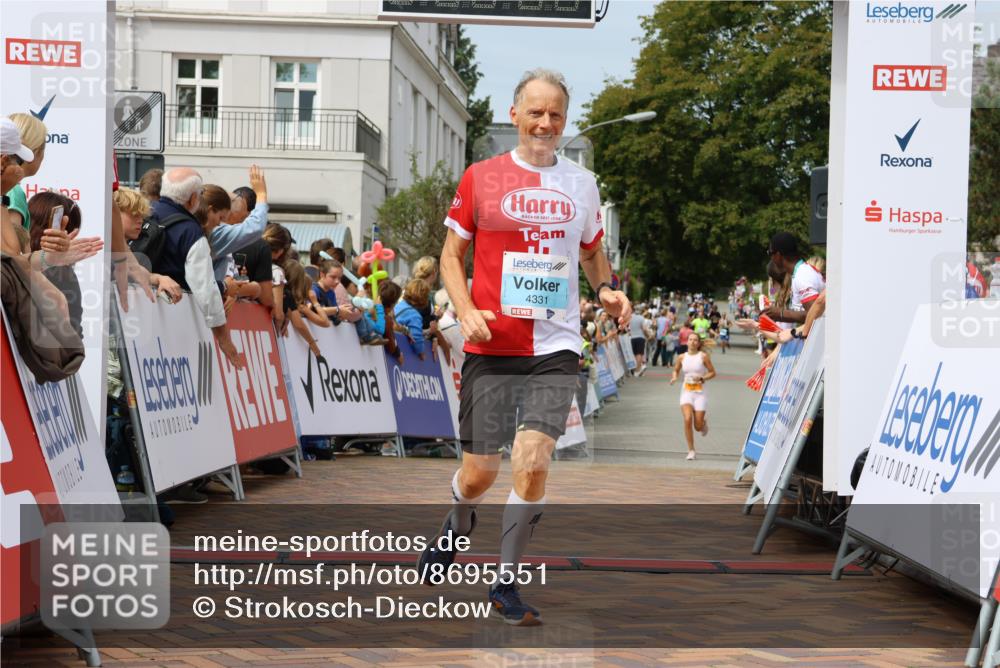 31.08.2025 - 21. Blankeneser Heldenlauf Strokosch-Dieckow http://msf.ph/oto/8695551 31.08.2025 12:25:49 Ziel 5150, 4158, 4331 meine-sportfotos.de