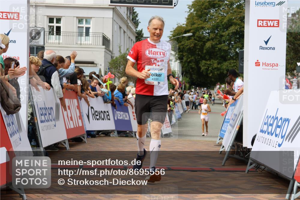 31.08.2025 - 21. Blankeneser Heldenlauf Strokosch-Dieckow http://msf.ph/oto/8695556 31.08.2025 12:25:49 Ziel 5150, 4158, 4331 meine-sportfotos.de