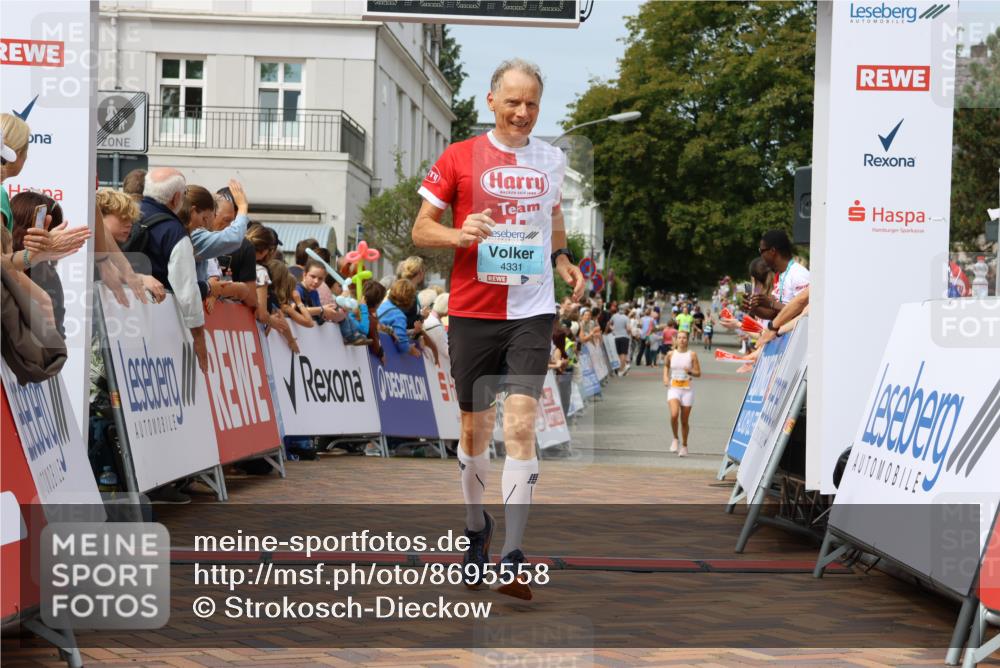 31.08.2025 - 21. Blankeneser Heldenlauf Strokosch-Dieckow http://msf.ph/oto/8695558 31.08.2025 12:25:49 Ziel 5150, 4158, 4331 meine-sportfotos.de