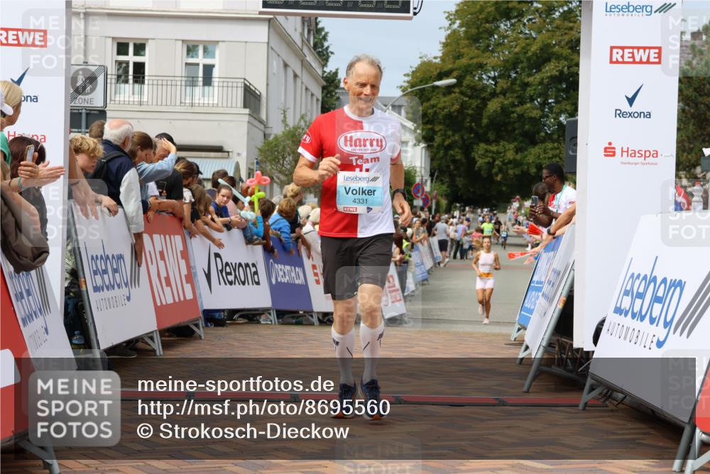 31.08.2025 - 21. Blankeneser Heldenlauf Strokosch-Dieckow http://msf.ph/oto/8695560 31.08.2025 12:25:49 Ziel 5150, 4158, 4331 meine-sportfotos.de