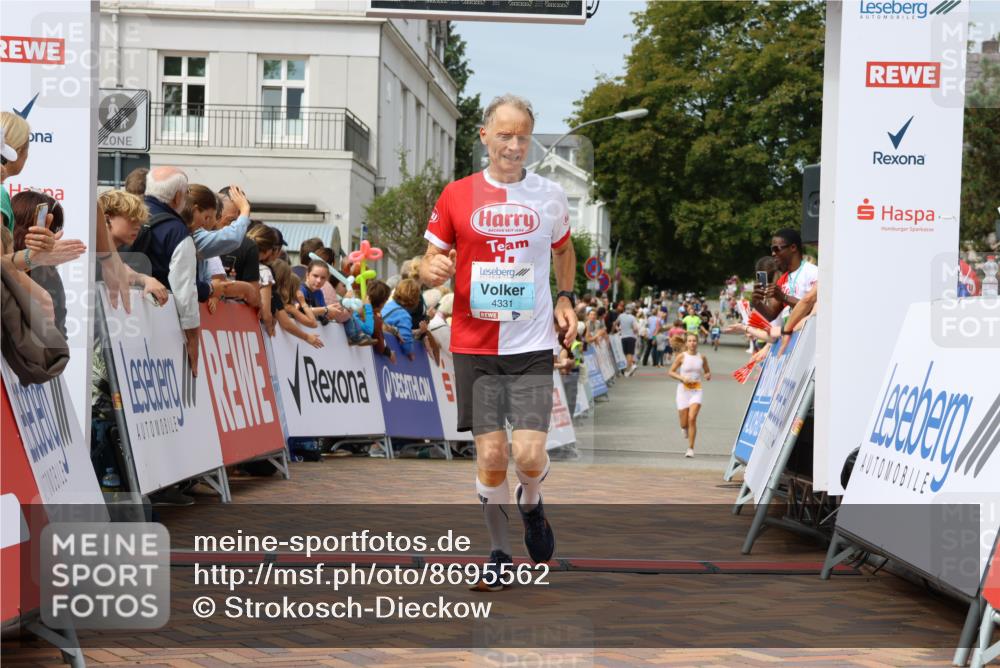 31.08.2025 - 21. Blankeneser Heldenlauf Strokosch-Dieckow http://msf.ph/oto/8695562 31.08.2025 12:25:49 Ziel 5150, 4158, 4331 meine-sportfotos.de
