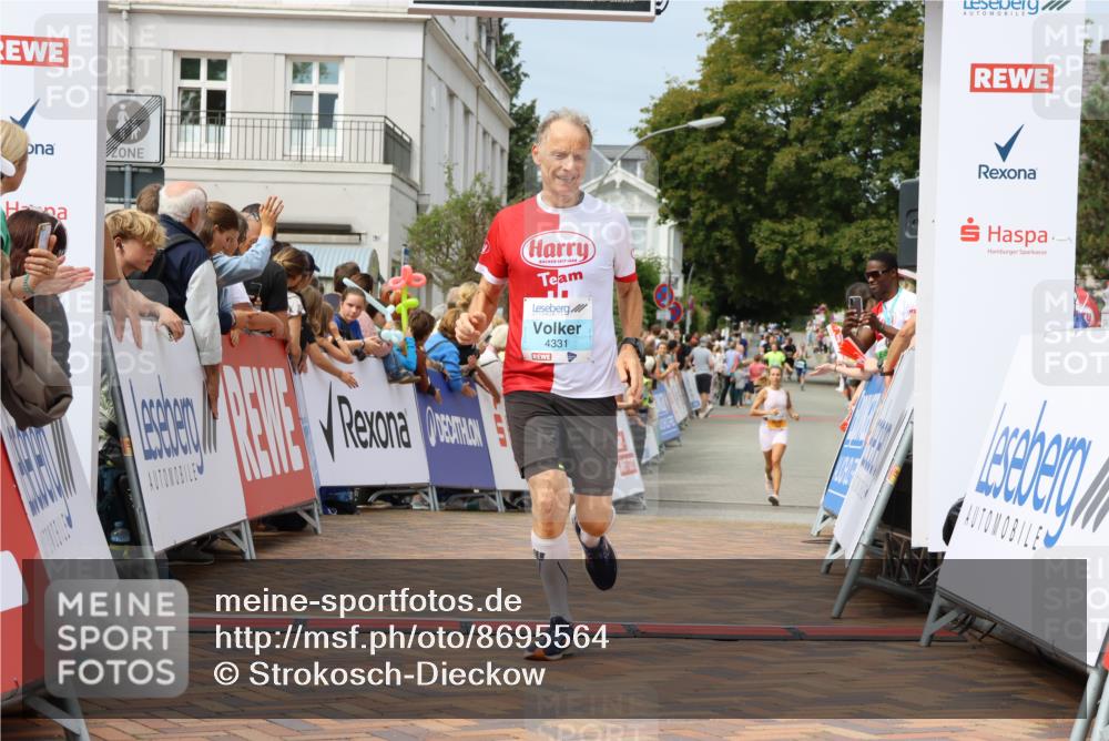 31.08.2025 - 21. Blankeneser Heldenlauf Strokosch-Dieckow http://msf.ph/oto/8695564 31.08.2025 12:25:49 Ziel 5150, 4158, 4331 meine-sportfotos.de