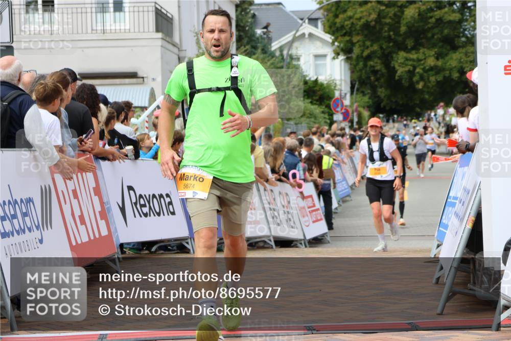 31.08.2025 - 21. Blankeneser Heldenlauf Strokosch-Dieckow http://msf.ph/oto/8695577 31.08.2025 12:30:50 Ziel 5177, 5674, 5736 meine-sportfotos.de
