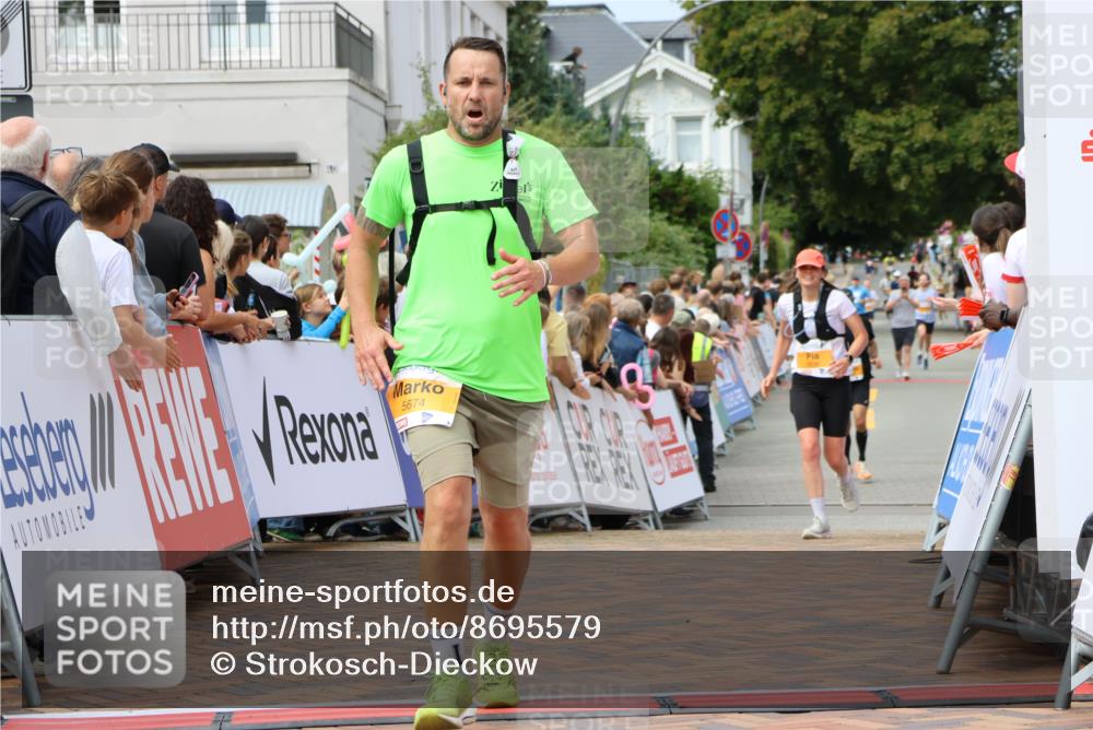 31.08.2025 - 21. Blankeneser Heldenlauf Strokosch-Dieckow http://msf.ph/oto/8695579 31.08.2025 12:30:50 Ziel 5177, 5674, 5736 meine-sportfotos.de