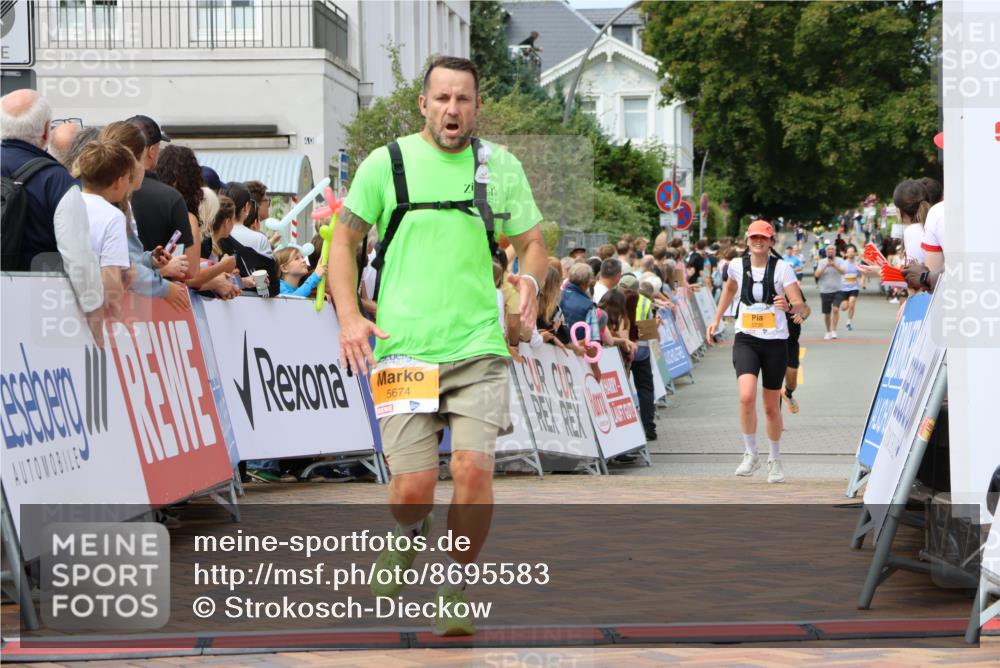 31.08.2025 - 21. Blankeneser Heldenlauf Strokosch-Dieckow http://msf.ph/oto/8695583 31.08.2025 12:30:50 Ziel 5177, 5674, 5736 meine-sportfotos.de