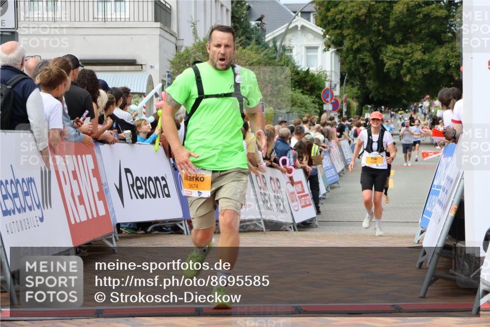 31.08.2025 - 21. Blankeneser Heldenlauf Strokosch-Dieckow http://msf.ph/oto/8695585 31.08.2025 12:30:50 Ziel 5177, 5674, 5736 meine-sportfotos.de