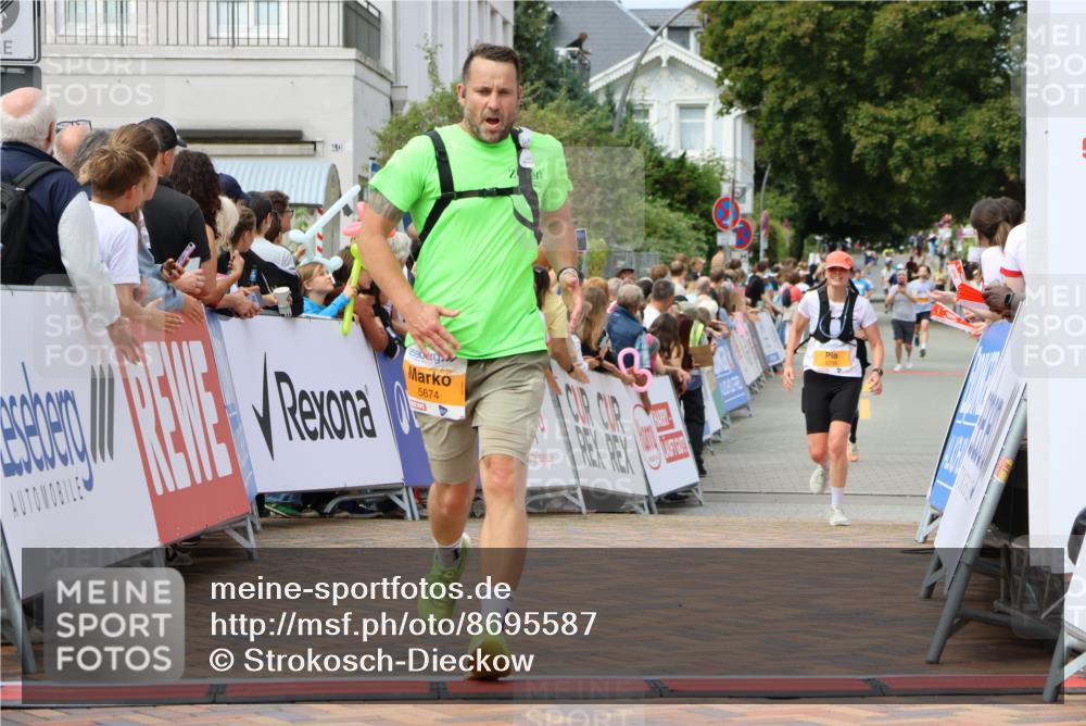 31.08.2025 - 21. Blankeneser Heldenlauf Strokosch-Dieckow http://msf.ph/oto/8695587 31.08.2025 12:30:50 Ziel 5177, 5674, 5736 meine-sportfotos.de
