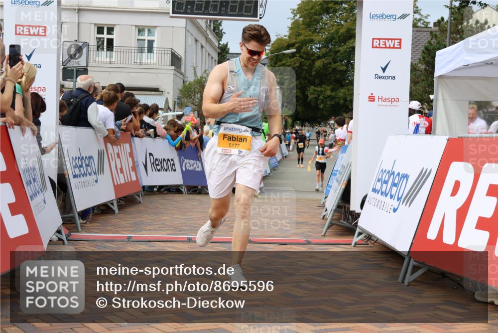 31.08.2025 - 21. Blankeneser Heldenlauf Strokosch-Dieckow http://msf.ph/oto/8695596 31.08.2025 12:30:47 Ziel 5177, 5674 meine-sportfotos.de