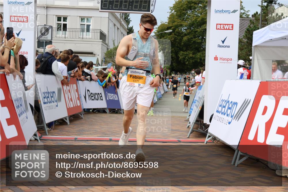 31.08.2025 - 21. Blankeneser Heldenlauf Strokosch-Dieckow http://msf.ph/oto/8695598 31.08.2025 12:30:46 Ziel 5177, 5039, 5674 meine-sportfotos.de