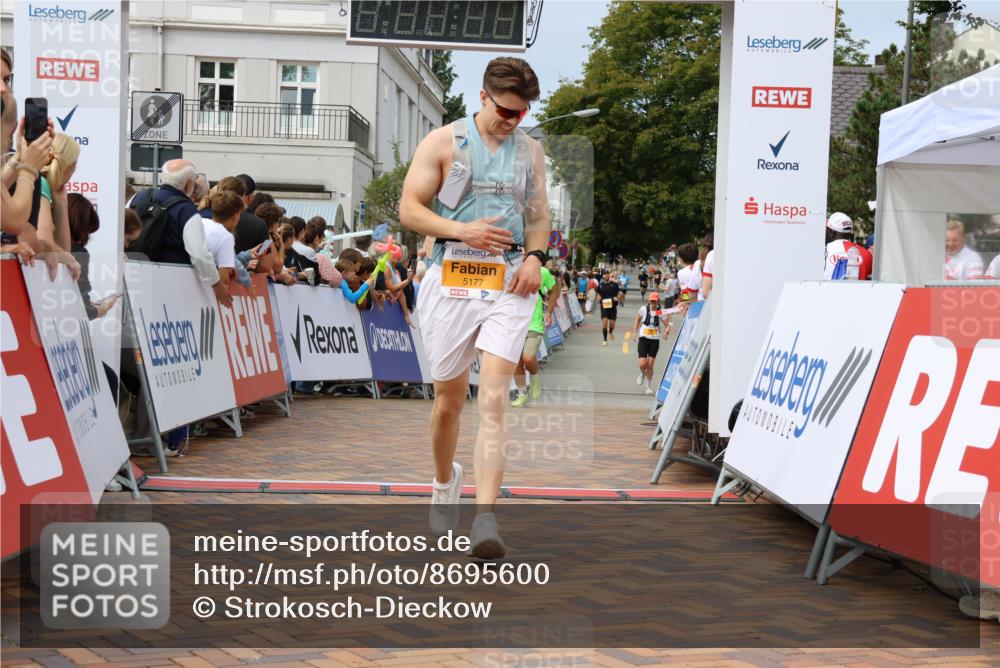 31.08.2025 - 21. Blankeneser Heldenlauf Strokosch-Dieckow http://msf.ph/oto/8695600 31.08.2025 12:30:46 Ziel 5177, 5039, 5674 meine-sportfotos.de