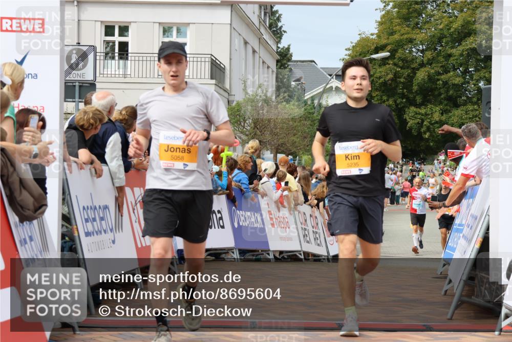 31.08.2025 - 21. Blankeneser Heldenlauf Strokosch-Dieckow http://msf.ph/oto/8695604 31.08.2025 12:25:40 Ziel 5235, 5058, 4403 meine-sportfotos.de