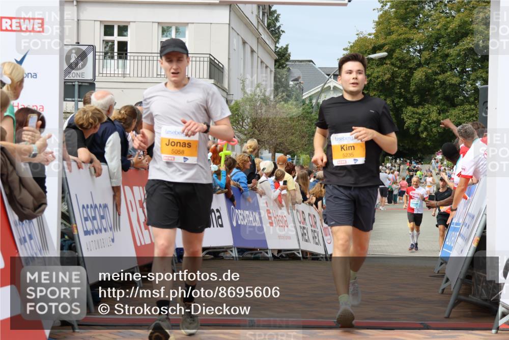 31.08.2025 - 21. Blankeneser Heldenlauf Strokosch-Dieckow http://msf.ph/oto/8695606 31.08.2025 12:25:40 Ziel 5235, 5058, 4403 meine-sportfotos.de
