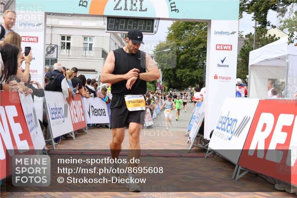 31.08.2025 - 21. Blankeneser Heldenlauf Strokosch-Dieckow http://msf.ph/oto/8695608 31.08.2025 12:30:41 Ziel 5177, 5039, 5357, 5493, 4401 meine-sportfotos.de