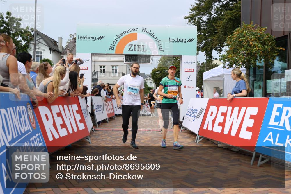 31.08.2025 - 21. Blankeneser Heldenlauf Strokosch-Dieckow http://msf.ph/oto/8695609 31.08.2025 12:30:36 Ziel 5039, 5357, 5461, 5493, 5085, 4401 meine-sportfotos.de