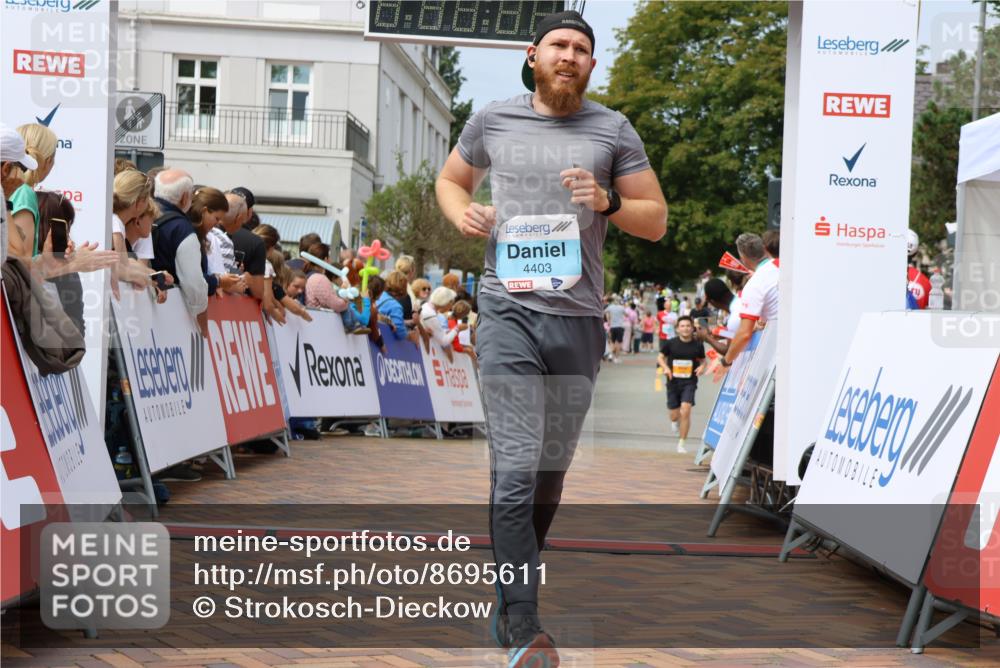 31.08.2025 - 21. Blankeneser Heldenlauf Strokosch-Dieckow http://msf.ph/oto/8695611 31.08.2025 12:25:35 Ziel 5235, 5058, 5251, 4403 meine-sportfotos.de