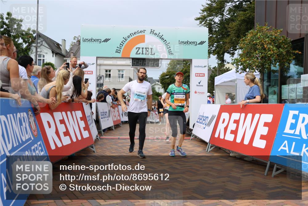 31.08.2025 - 21. Blankeneser Heldenlauf Strokosch-Dieckow http://msf.ph/oto/8695612 31.08.2025 12:30:36 Ziel 5039, 5357, 5461, 5493, 5085, 4401 meine-sportfotos.de