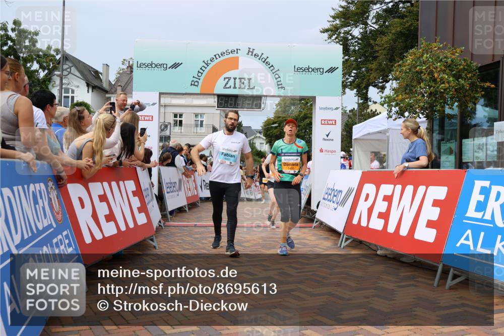31.08.2025 - 21. Blankeneser Heldenlauf Strokosch-Dieckow http://msf.ph/oto/8695613 31.08.2025 12:30:35 Ziel 5247, 5039, 5357, 5461, 5493, 5085, 4401 meine-sportfotos.de