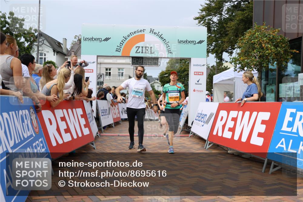 31.08.2025 - 21. Blankeneser Heldenlauf Strokosch-Dieckow http://msf.ph/oto/8695616 31.08.2025 12:30:35 Ziel 5247, 5039, 5357, 5461, 5493, 5085, 4401 meine-sportfotos.de