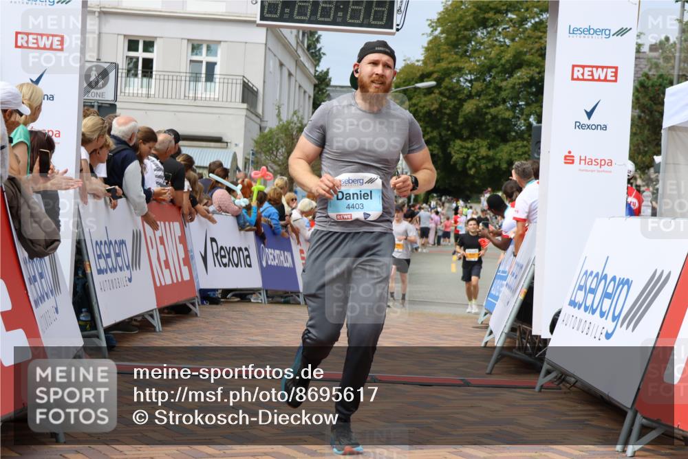 31.08.2025 - 21. Blankeneser Heldenlauf Strokosch-Dieckow http://msf.ph/oto/8695617 31.08.2025 12:25:35 Ziel 5235, 5058, 5251, 4403 meine-sportfotos.de