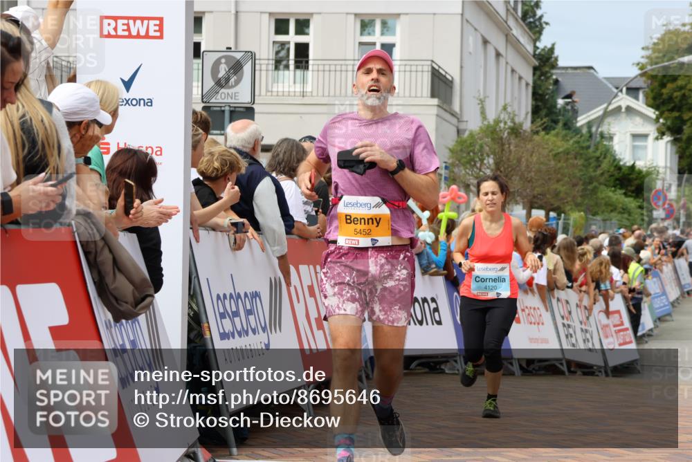31.08.2025 - 21. Blankeneser Heldenlauf Strokosch-Dieckow http://msf.ph/oto/8695646 31.08.2025 12:25:24 Ziel 5319, 5413, 5452, 5733, 5251, 4120, 4385 meine-sportfotos.de