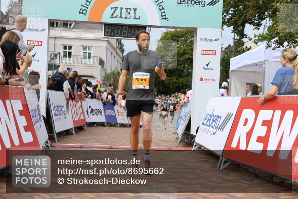 31.08.2025 - 21. Blankeneser Heldenlauf Strokosch-Dieckow http://msf.ph/oto/8695662 31.08.2025 12:30:20 Ziel 5341, 5727, 5439, 4382 meine-sportfotos.de