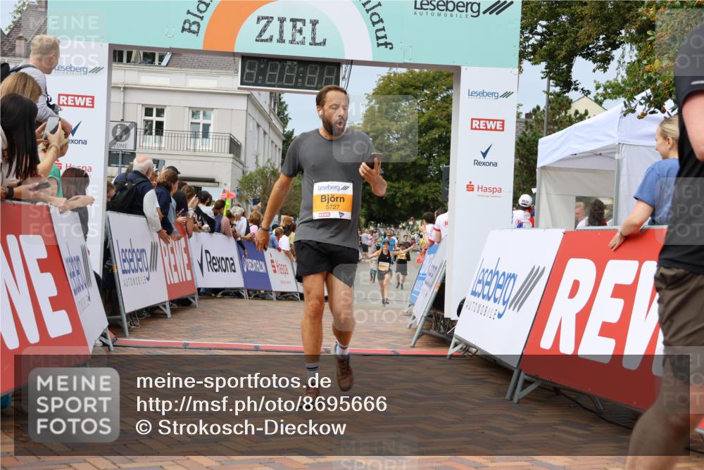 31.08.2025 - 21. Blankeneser Heldenlauf Strokosch-Dieckow http://msf.ph/oto/8695666 31.08.2025 12:30:20 Ziel 5341, 5727, 5439, 4382 meine-sportfotos.de