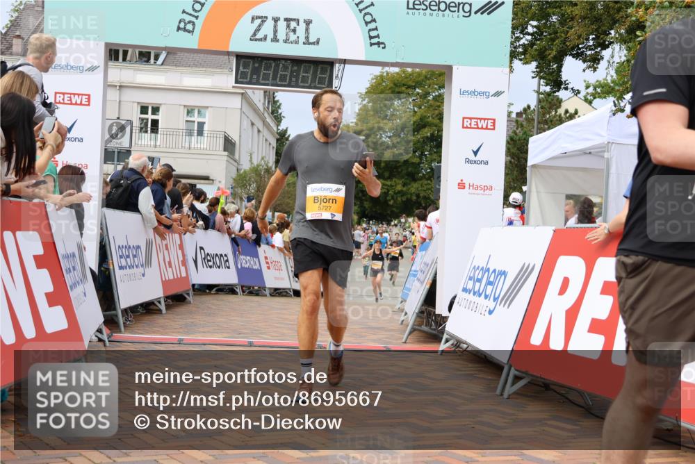 31.08.2025 - 21. Blankeneser Heldenlauf Strokosch-Dieckow http://msf.ph/oto/8695667 31.08.2025 12:30:20 Ziel 5341, 5727, 5439, 4382 meine-sportfotos.de