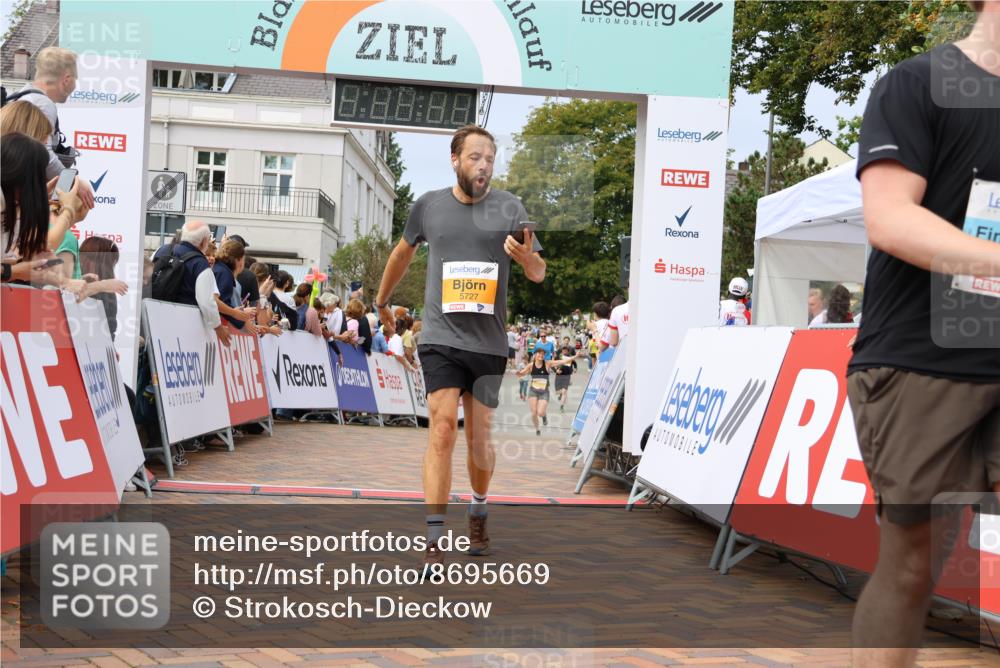 31.08.2025 - 21. Blankeneser Heldenlauf Strokosch-Dieckow http://msf.ph/oto/8695669 31.08.2025 12:30:20 Ziel 5341, 5727, 5439, 4382 meine-sportfotos.de