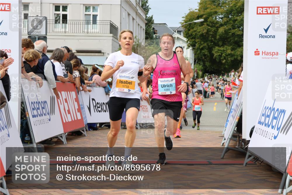 31.08.2025 - 21. Blankeneser Heldenlauf Strokosch-Dieckow http://msf.ph/oto/8695678 31.08.2025 12:25:19 Ziel 5319, 5413, 5452, 5733, 4385 meine-sportfotos.de