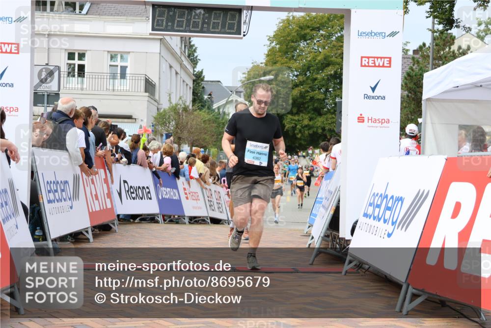 31.08.2025 - 21. Blankeneser Heldenlauf Strokosch-Dieckow http://msf.ph/oto/8695679 31.08.2025 12:30:17 Ziel 5657, 5727, 4382 meine-sportfotos.de