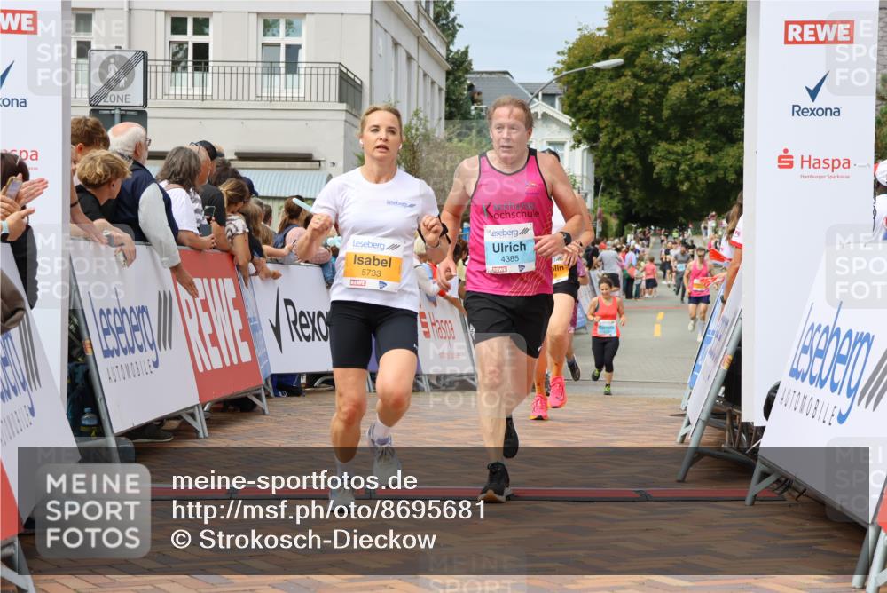 31.08.2025 - 21. Blankeneser Heldenlauf Strokosch-Dieckow http://msf.ph/oto/8695681 31.08.2025 12:25:19 Ziel 5319, 5413, 5452, 5733, 4385 meine-sportfotos.de