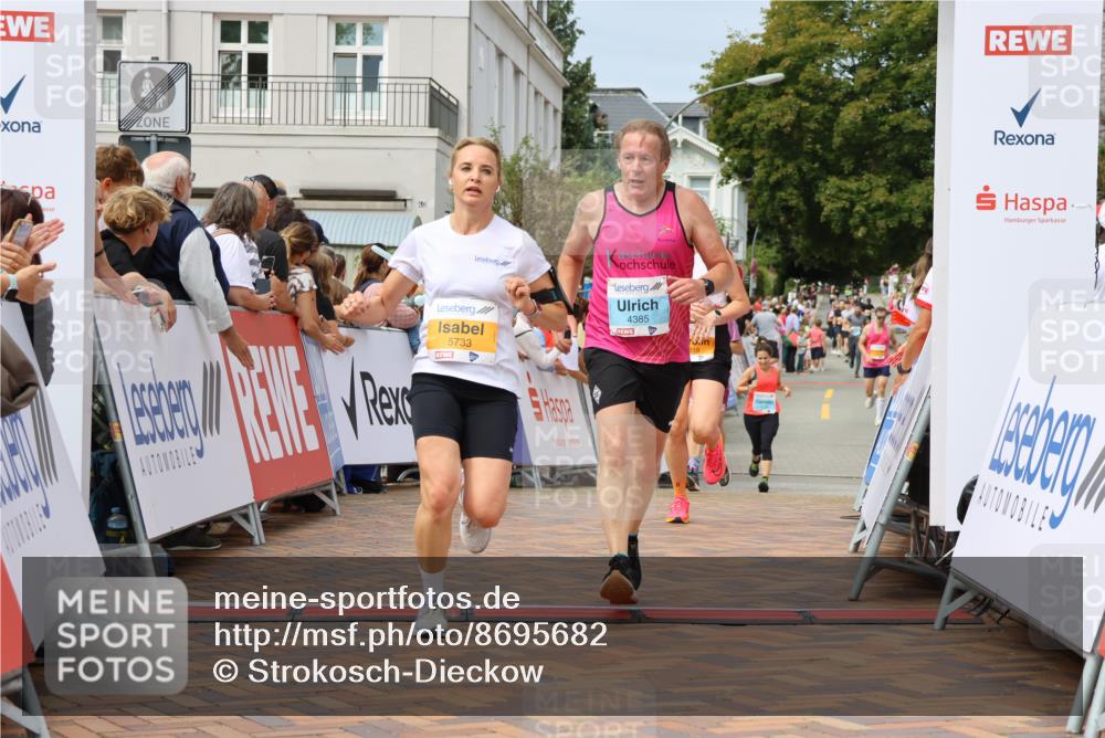 31.08.2025 - 21. Blankeneser Heldenlauf Strokosch-Dieckow http://msf.ph/oto/8695682 31.08.2025 12:25:19 Ziel 5319, 5413, 5452, 5733, 4385 meine-sportfotos.de