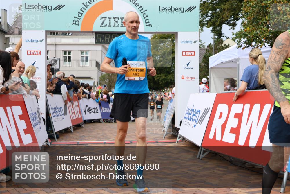 31.08.2025 - 21. Blankeneser Heldenlauf Strokosch-Dieckow http://msf.ph/oto/8695690 31.08.2025 12:30:12 Ziel 5657, 5463, 5470, 4127 meine-sportfotos.de