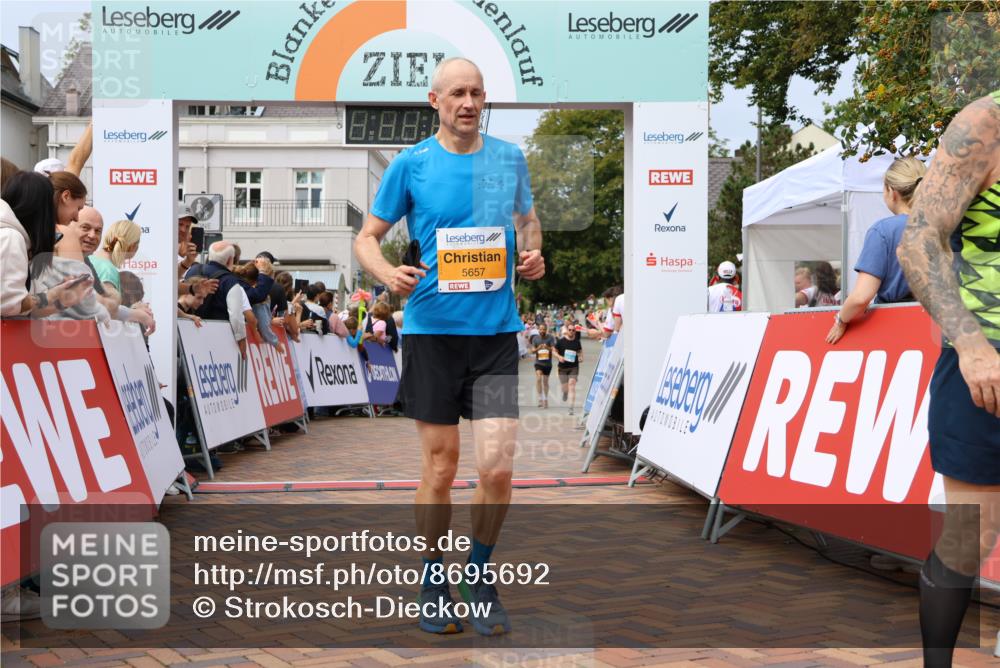 31.08.2025 - 21. Blankeneser Heldenlauf Strokosch-Dieckow http://msf.ph/oto/8695692 31.08.2025 12:30:12 Ziel 5657, 5463, 5470, 4127 meine-sportfotos.de