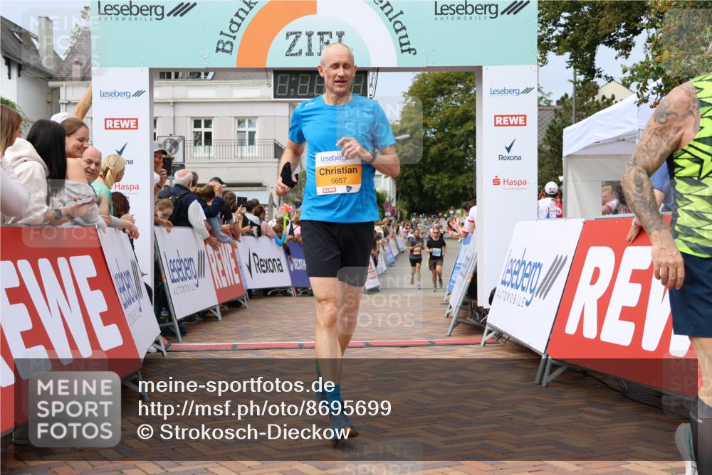 31.08.2025 - 21. Blankeneser Heldenlauf Strokosch-Dieckow http://msf.ph/oto/8695699 31.08.2025 12:30:12 Ziel 5657, 5463, 5470, 4127 meine-sportfotos.de