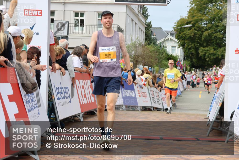 31.08.2025 - 21. Blankeneser Heldenlauf Strokosch-Dieckow http://msf.ph/oto/8695700 31.08.2025 12:25:07 Ziel 5216, 5798, 4431 meine-sportfotos.de
