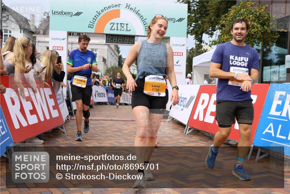 31.08.2025 - 21. Blankeneser Heldenlauf Strokosch-Dieckow http://msf.ph/oto/8695701 31.08.2025 12:30:04 Ziel 5081, 5094, 5800, 5799, 5463, 5470, 4127 meine-sportfotos.de