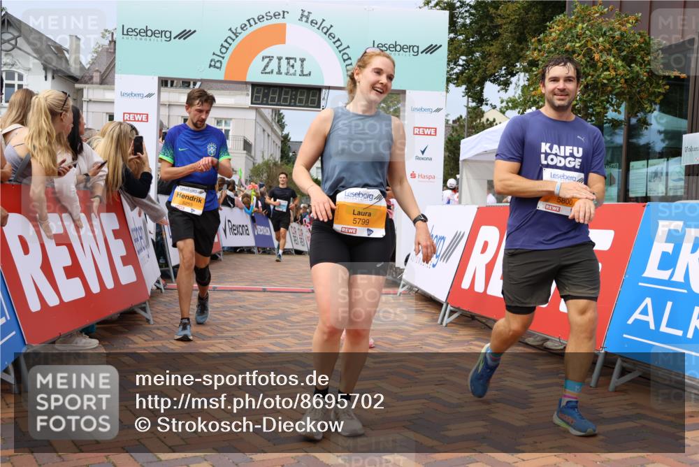 31.08.2025 - 21. Blankeneser Heldenlauf Strokosch-Dieckow http://msf.ph/oto/8695702 31.08.2025 12:30:04 Ziel 5081, 5094, 5800, 5799, 5463, 5470, 4127 meine-sportfotos.de