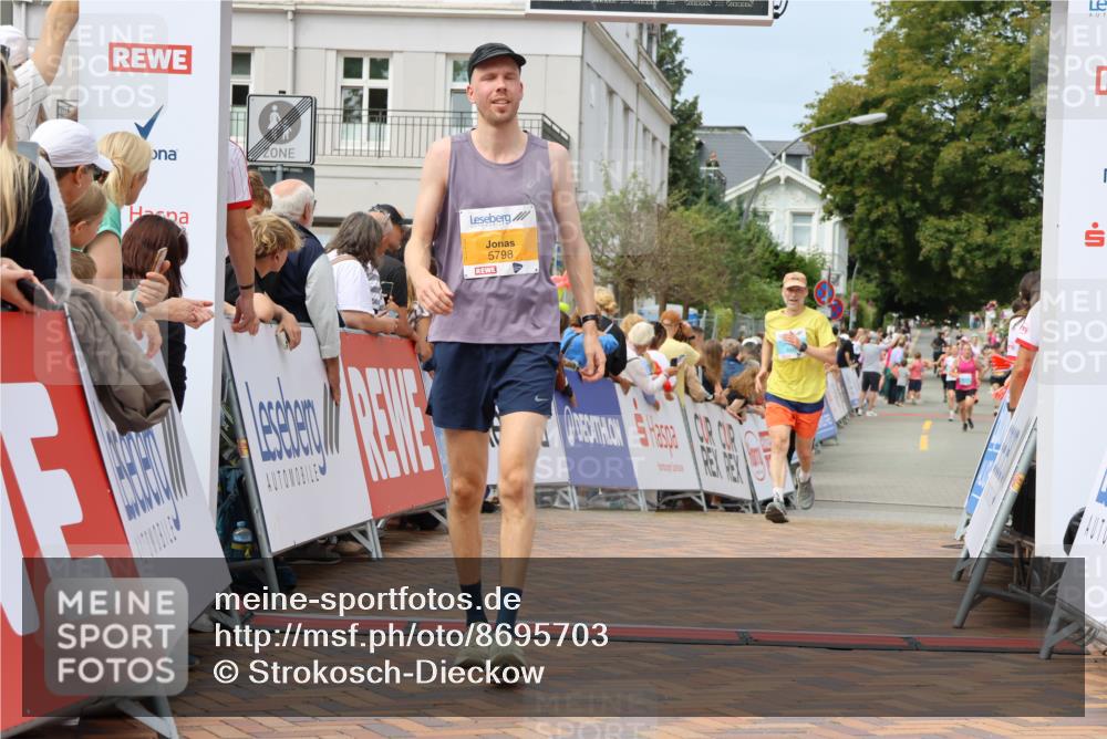 31.08.2025 - 21. Blankeneser Heldenlauf Strokosch-Dieckow http://msf.ph/oto/8695703 31.08.2025 12:25:07 Ziel 5216, 5798, 4431 meine-sportfotos.de