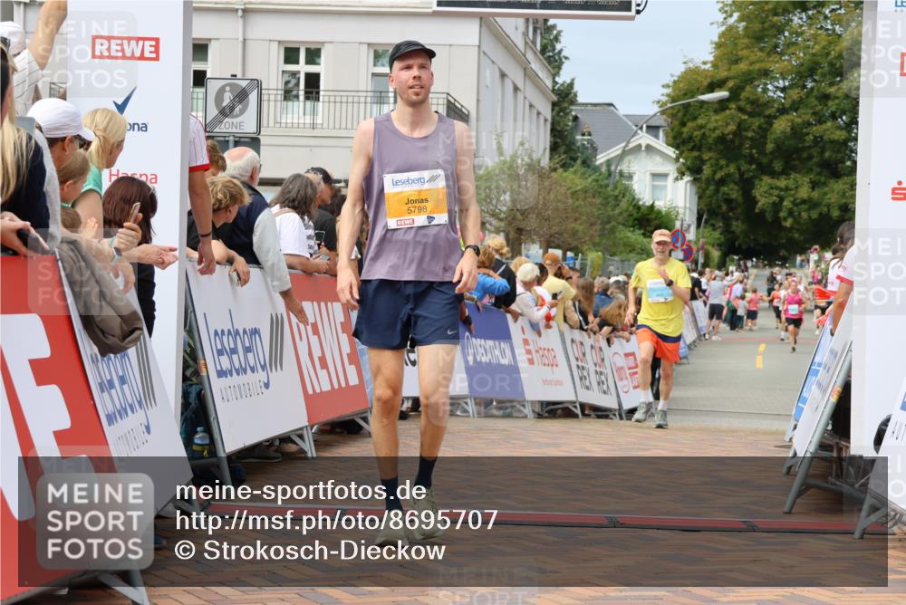 31.08.2025 - 21. Blankeneser Heldenlauf Strokosch-Dieckow http://msf.ph/oto/8695707 31.08.2025 12:25:07 Ziel 5216, 5798, 4431 meine-sportfotos.de