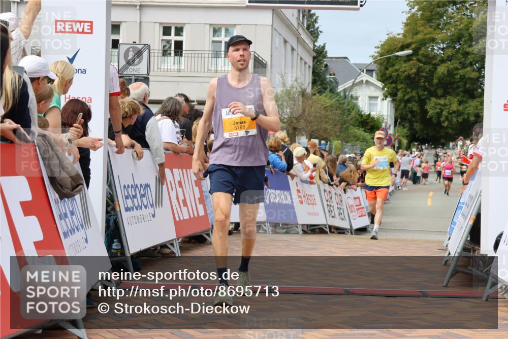 31.08.2025 - 21. Blankeneser Heldenlauf Strokosch-Dieckow http://msf.ph/oto/8695713 31.08.2025 12:25:06 Ziel 5216, 5798, 4431 meine-sportfotos.de