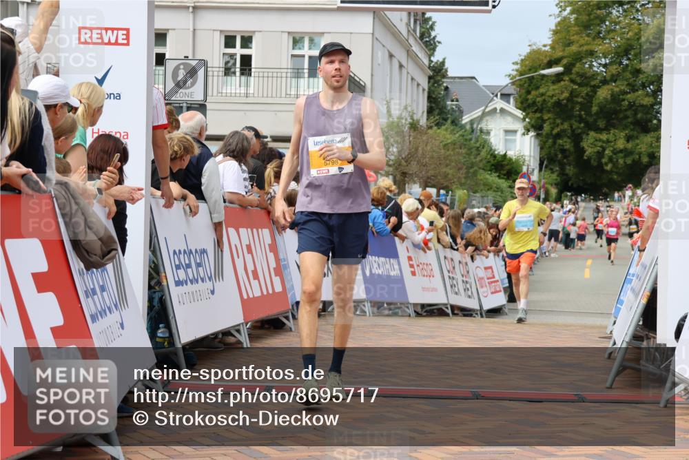 31.08.2025 - 21. Blankeneser Heldenlauf Strokosch-Dieckow http://msf.ph/oto/8695717 31.08.2025 12:25:06 Ziel 5216, 5798, 4431 meine-sportfotos.de