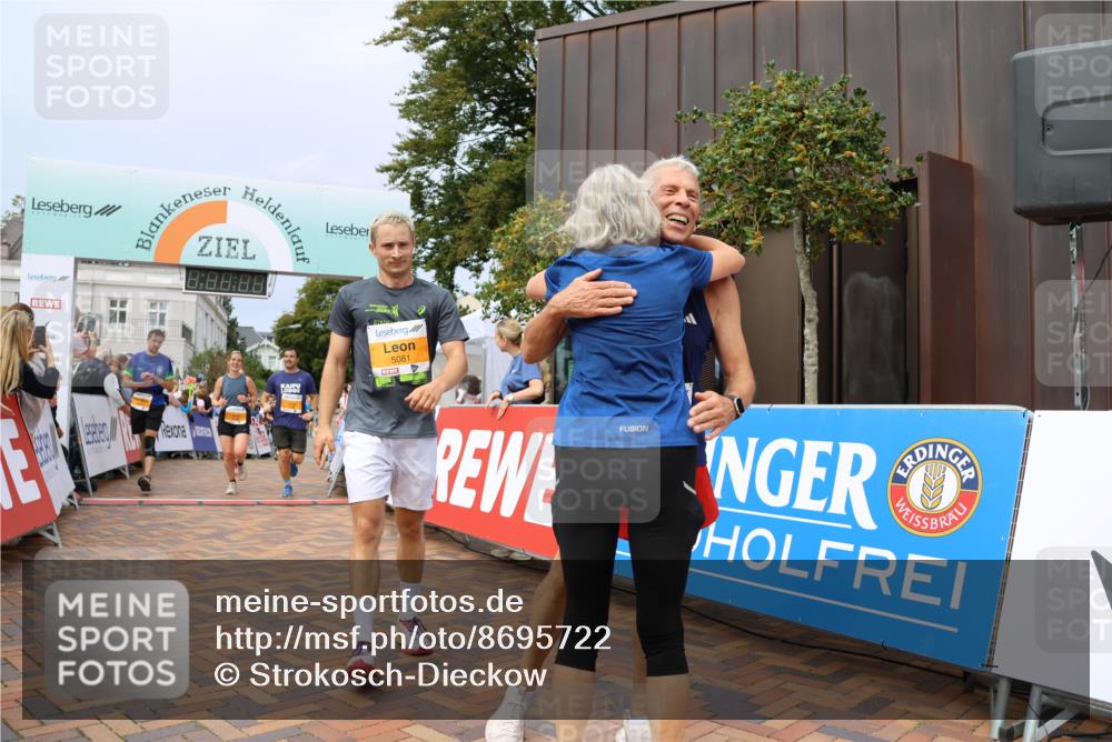 31.08.2025 - 21. Blankeneser Heldenlauf Strokosch-Dieckow http://msf.ph/oto/8695722 31.08.2025 12:30:01 Ziel 5081, 5094, 5800, 5799, 5776, 4250, 4165 meine-sportfotos.de