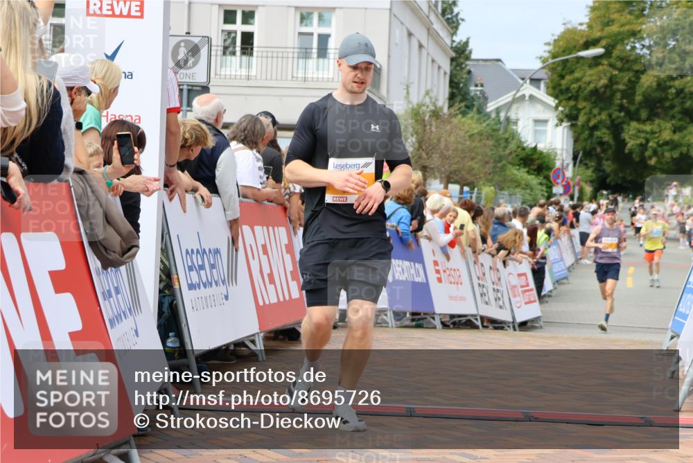 31.08.2025 - 21. Blankeneser Heldenlauf Strokosch-Dieckow http://msf.ph/oto/8695726 31.08.2025 12:25:00 Ziel 5216, 5440, 5745 meine-sportfotos.de