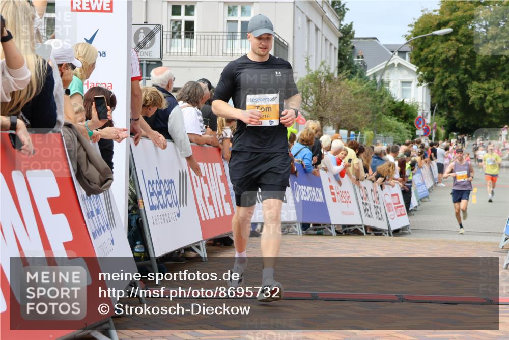 31.08.2025 - 21. Blankeneser Heldenlauf Strokosch-Dieckow http://msf.ph/oto/8695732 31.08.2025 12:24:59 Ziel 5216, 5440, 5745 meine-sportfotos.de