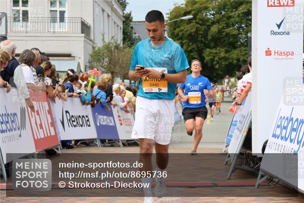 31.08.2025 - 21. Blankeneser Heldenlauf Strokosch-Dieckow http://msf.ph/oto/8695736 31.08.2025 12:24:55 Ziel 5216, 5440, 5745 meine-sportfotos.de